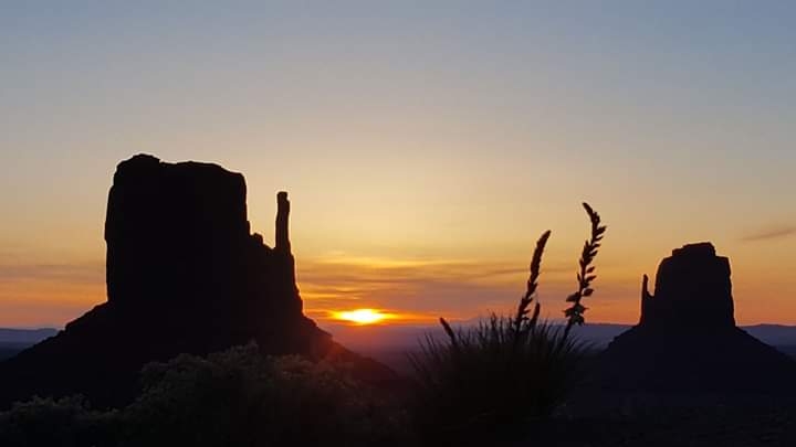 sunset tour of monument valley